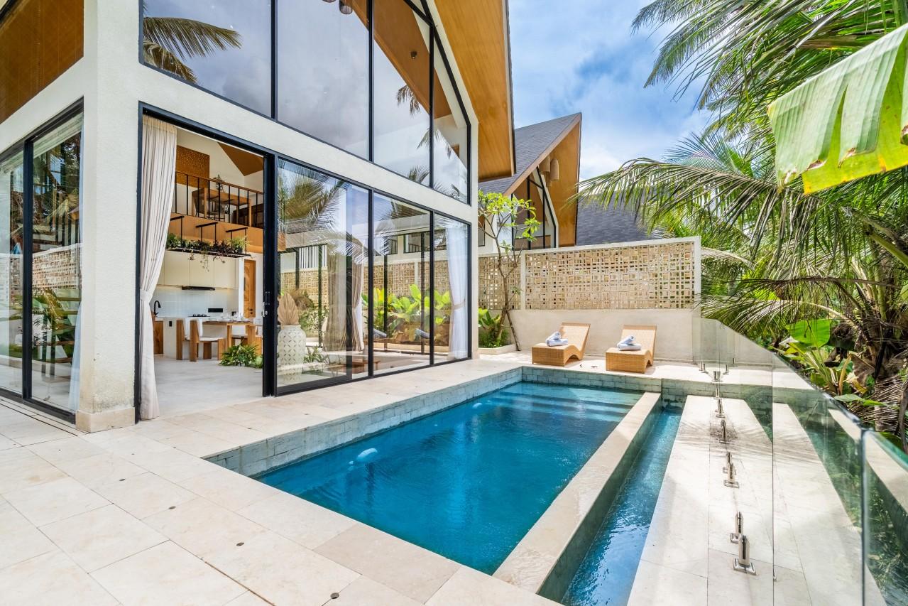 Swimming pool,Exterior