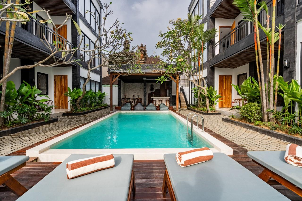 Swimming pool,Exterior
