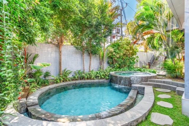 Swimming pool,Garden