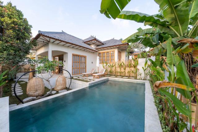 Exterior,Swimming pool,Garden,Patio