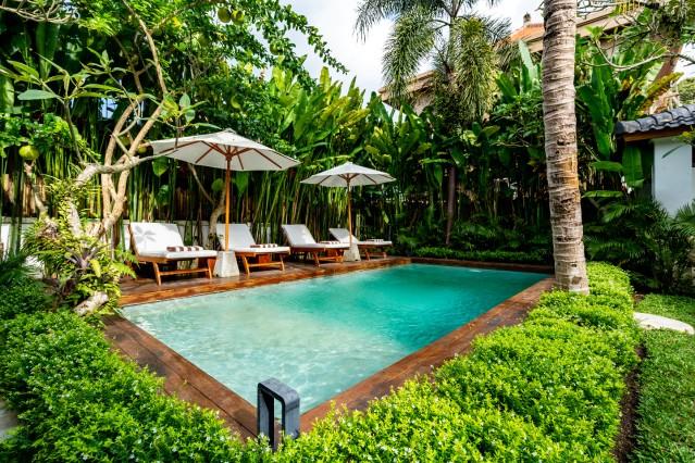 Swimming pool,Garden