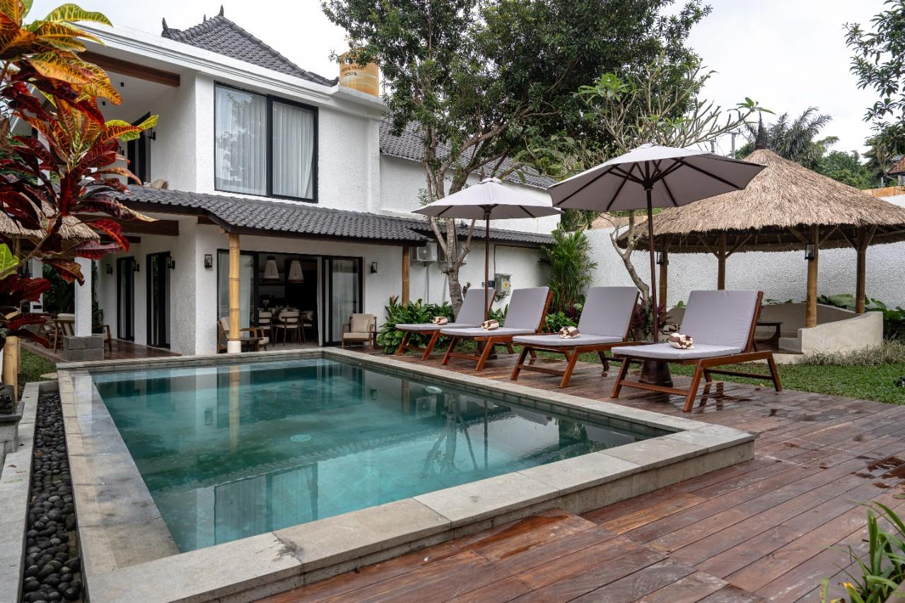Swimming pool,Exterior