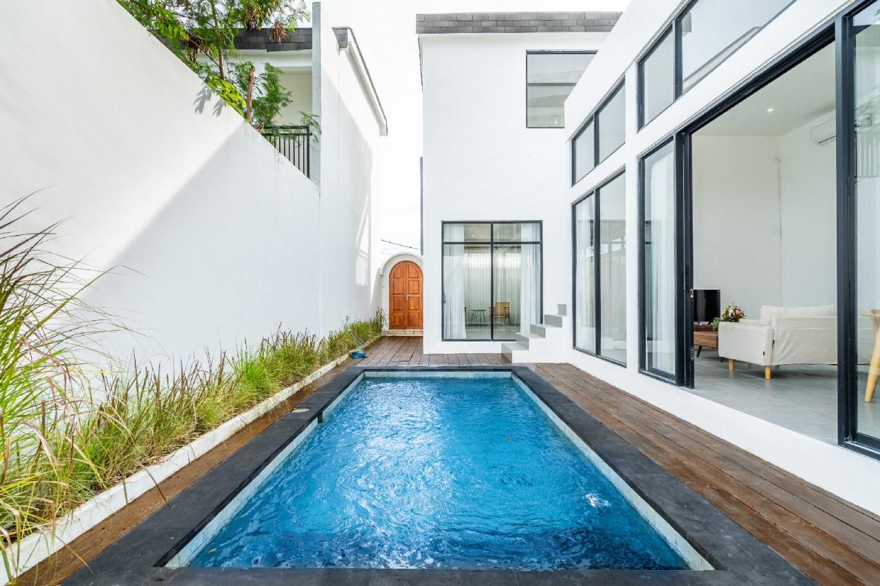 Swimming pool,Exterior